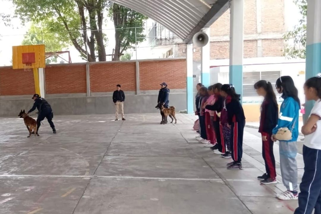 Participan estudiantes de Huamantla en el programa 'El policía tu amigo'